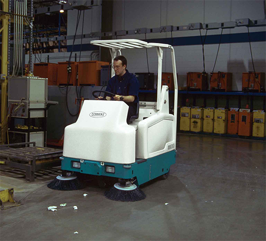 6200 Compact Ride-On Sweeper alt 3